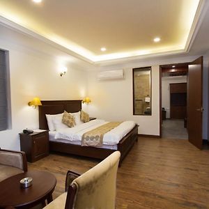 Superior King Suite